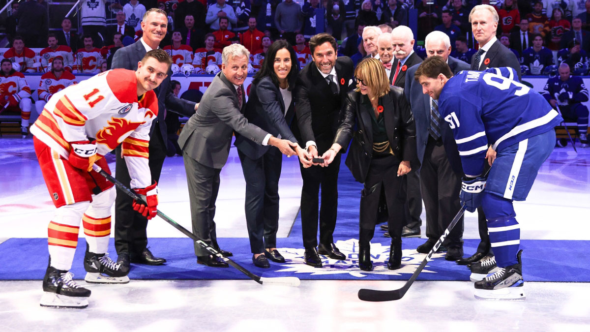 The Class of 2023 takes part in the ceremonial puck drop at the 2023 Hockey Hall of Fame Game.